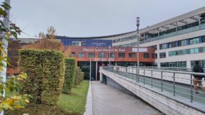 Hôpital Saint Vincent du GHICL — Photographie par 77 Waka_