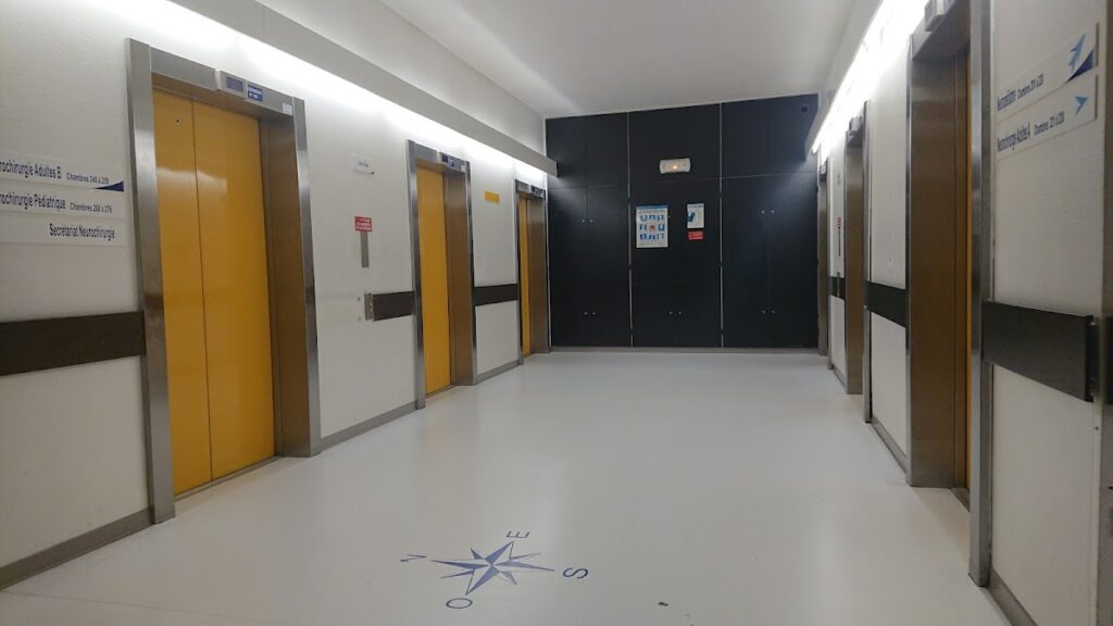 Hôpital Lille : Antenne Hôpital Roger Salengro — Photographie par Christian Hoffstetter