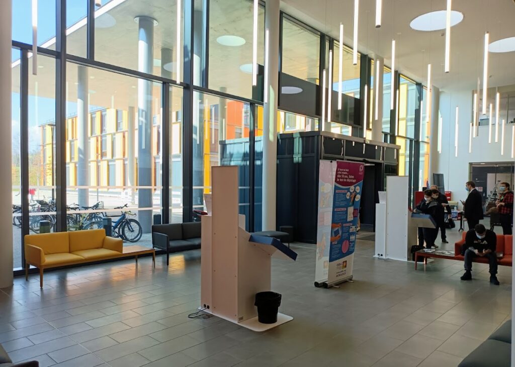 Hôpital de Voiron — Photographie par Webzine Voyage