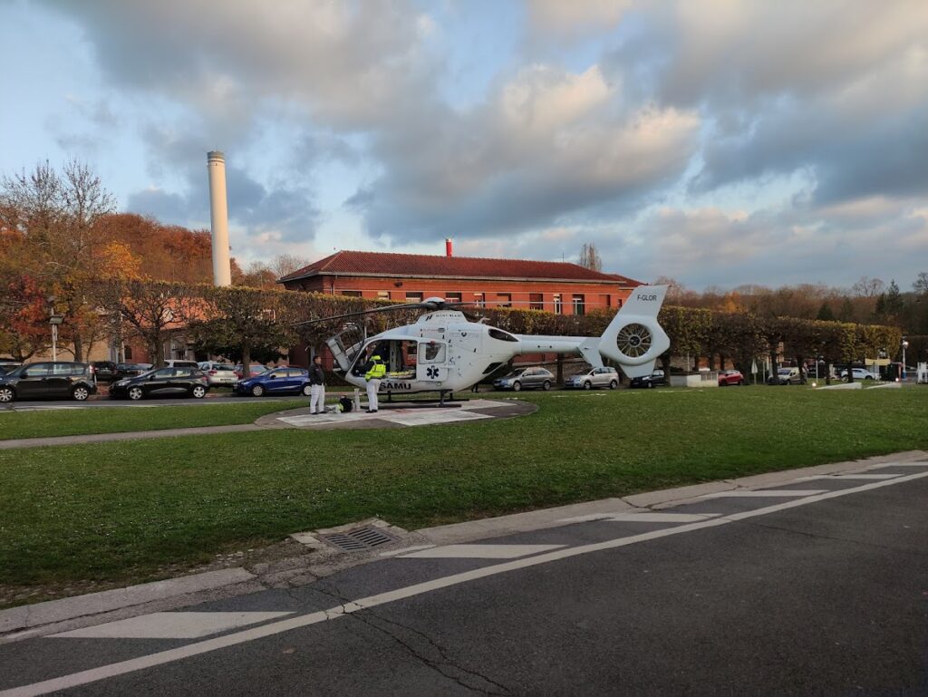 Hôpital Raymond Poincaré de l'AP-HP — Photographie par Jean-Charles Cancian