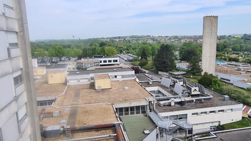 Hôpital René Dubos — Photographie par logan de bourgogne