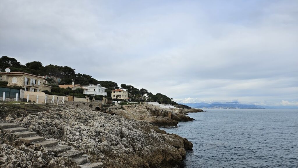 Centre Hospitalier d'Antibes Juan-Les-Pins — Photographie par А.Л. Старостин