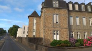 Hôpital de Saint-Hilaire-du-Harcouët — Photographie par Re No