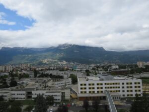 Hôpital Grenoble Alpes — Photographie par parthiv raval