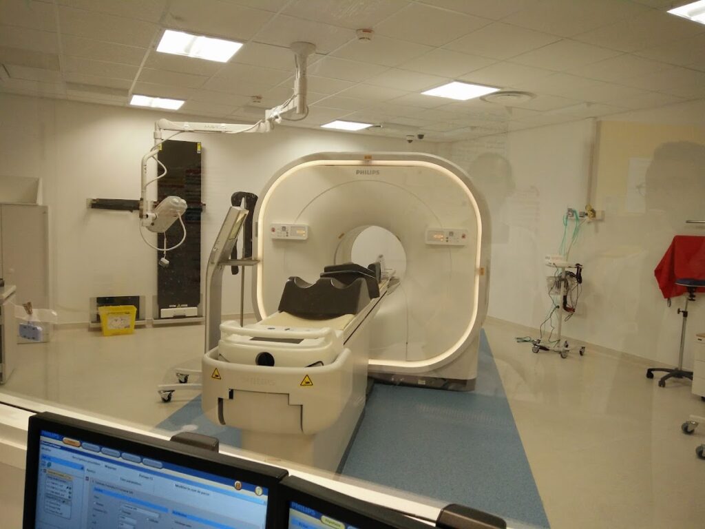 Centre Hospitalier Régional d'Orléans — Photographie par Quentin Brana