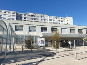 CHU de Reims - Entrée Sud - Bâtiment D. Robert Debré — Photographie par Eric DOCHEZ