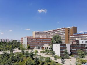 Hôpitaux Universitaires de Strasbourg site de l'Hôpital de Hautepierre — Photographie par Lubo Tokic